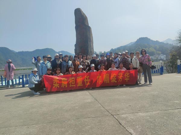 公司機(jī)關(guān)黨支部、工程服務(wù)支部聯(lián)合舉辦“三八”節(jié)主題活動(dòng)